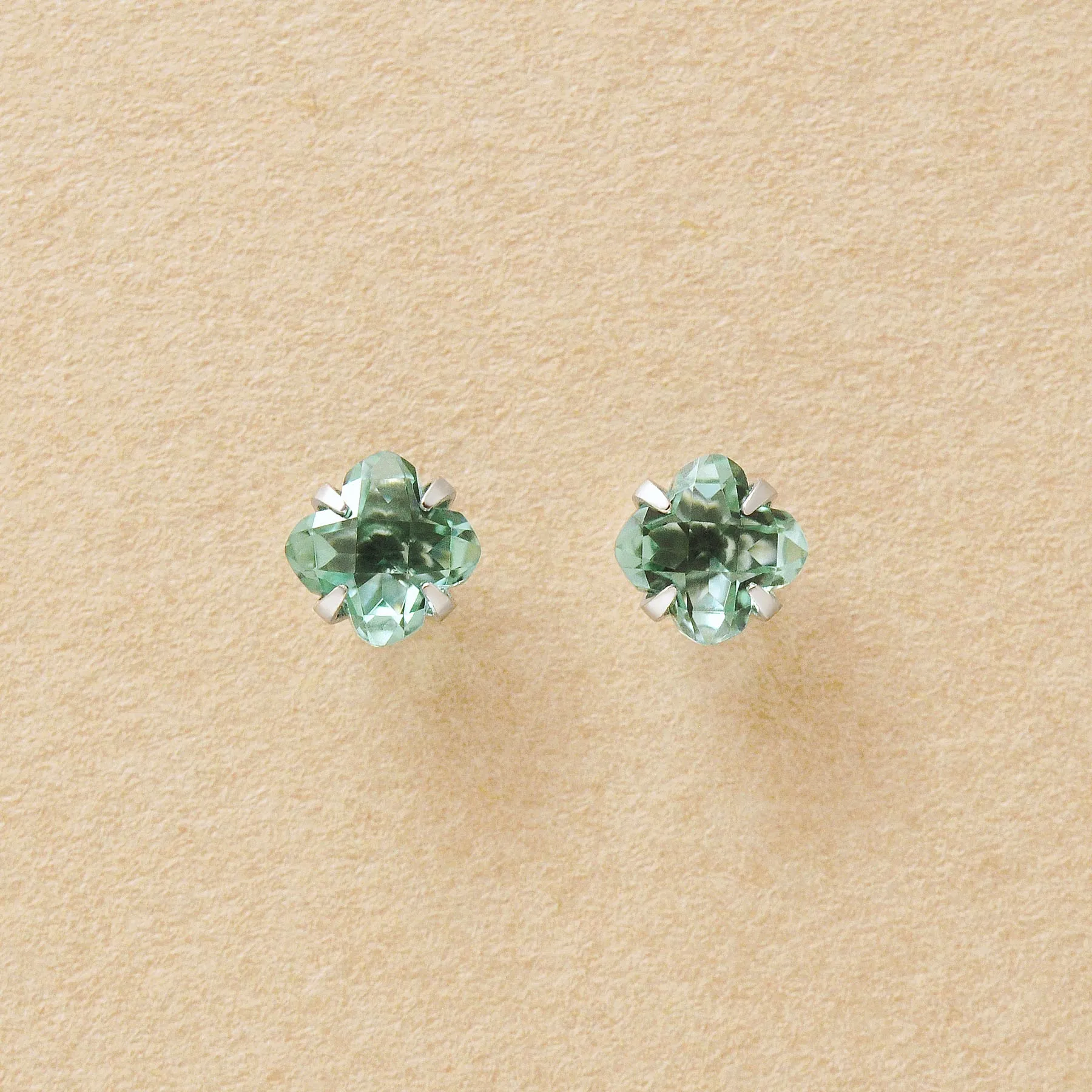 [Second Earrings] Platinum Lily Cut Green Quartz Earrings