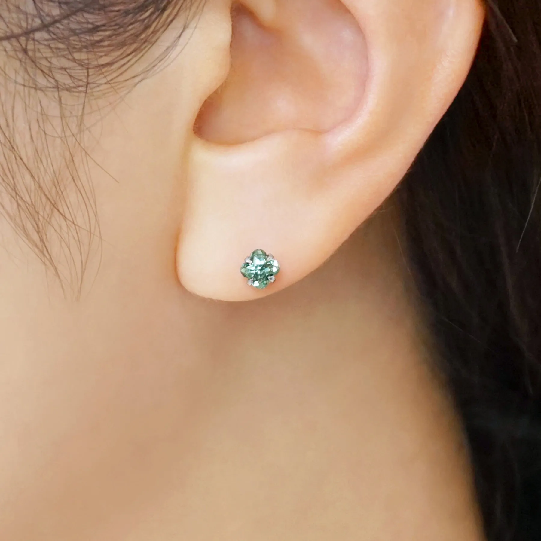 [Second Earrings] Platinum Lily Cut Green Quartz Earrings